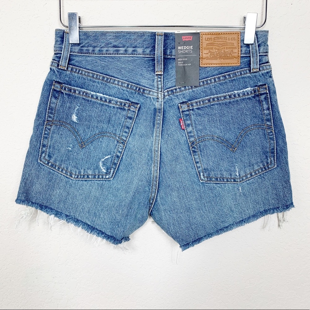 LEVI’S Wedgie Shorts - Picture 5 of 7